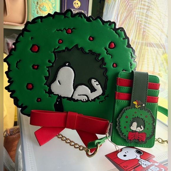 Loungefly | Bags | Loungefly Snoopy Christmas Wreath Crossbody And Card ...
